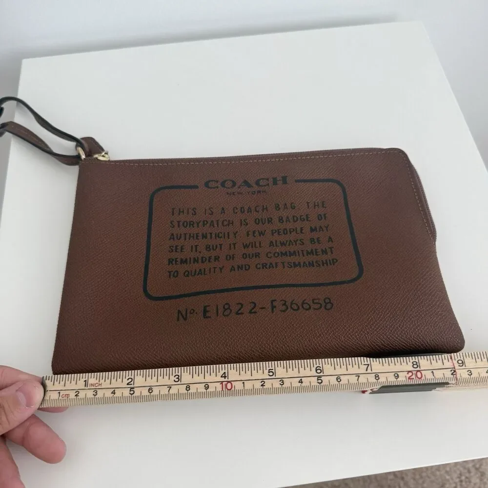 Coach Storypatch Badge Wristlet Pouch Wallet Clutch Brown Leather Classic
